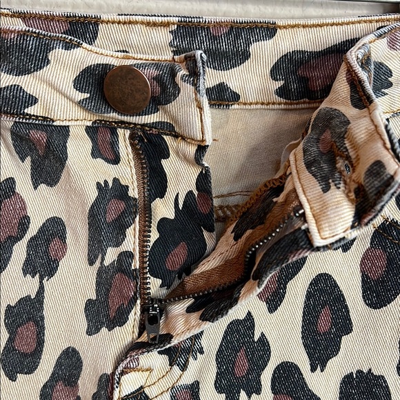 Leopard Denim Sz Large Tan and Black Jean Shorts Raw Distressed Hem - Picture 7 of 9